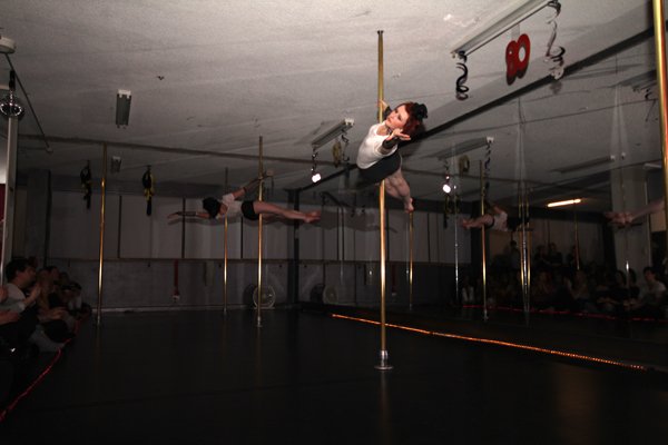 Sisters Jane and Renee performing a duo pole act at Studio Verve&#039;s Open Night